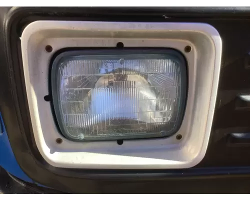 INTERNATIONAL 9700 HEADLAMP ASSEMBLY