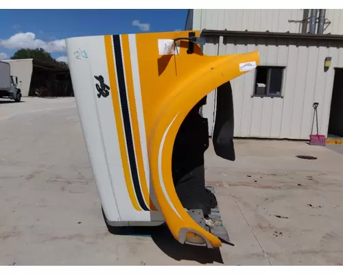 INTERNATIONAL 9900 1999-2000 HOOD