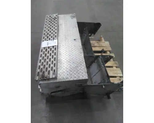 INTERNATIONAL 9900IX BATTERY BOX