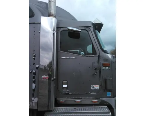INTERNATIONAL 9900IX CAB