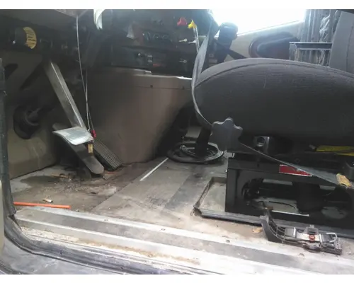 INTERNATIONAL 9900IX CAB