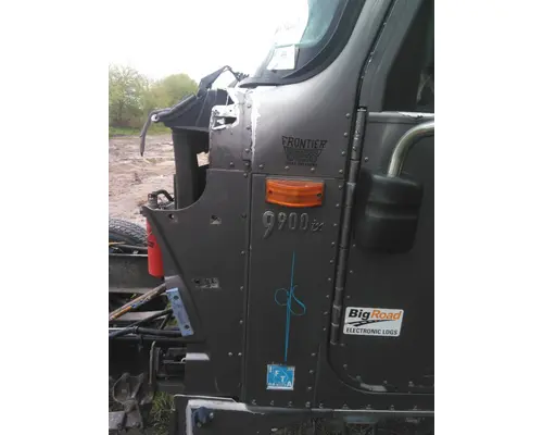 INTERNATIONAL 9900IX CAB