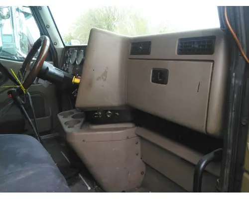 INTERNATIONAL 9900IX CAB