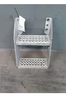 INTERNATIONAL 9900IX FRAME STEP