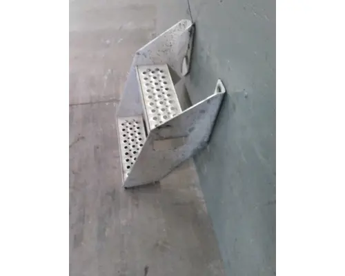 INTERNATIONAL 9900IX FRAME STEP