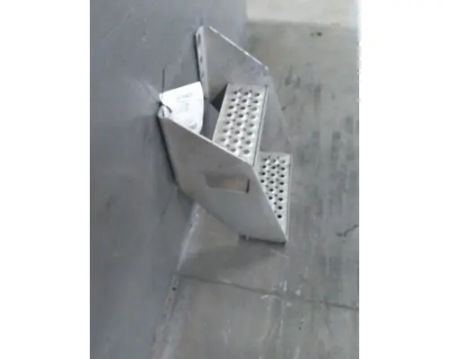 INTERNATIONAL 9900IX FRAME STEP