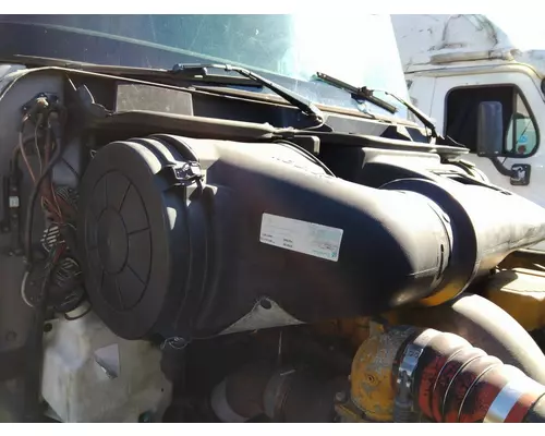 INTERNATIONAL 9900I AIR CLEANER