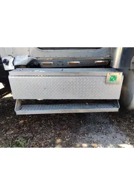 INTERNATIONAL 9900I BATTERY BOX