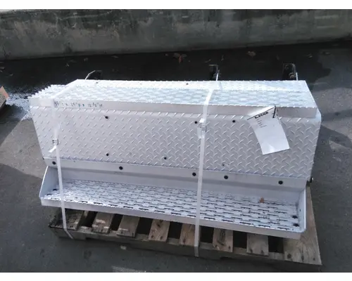 INTERNATIONAL 9900I BATTERY BOX