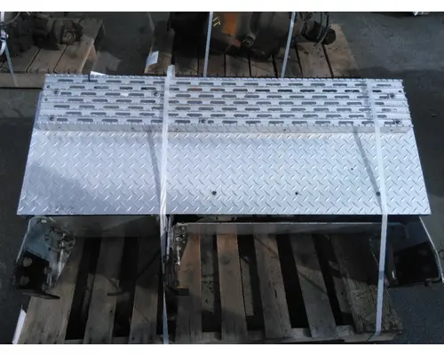 INTERNATIONAL 9900I BATTERY BOX