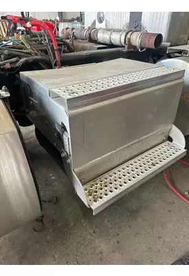 INTERNATIONAL 9900I Battery Box