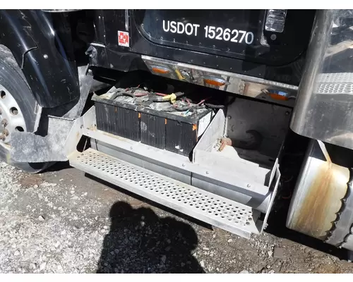 INTERNATIONAL 9900I Battery Box