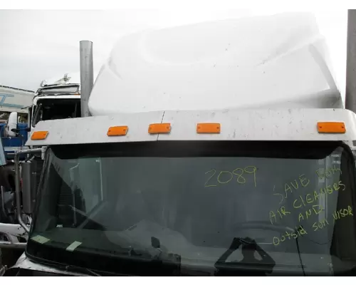 INTERNATIONAL 9900I CAB CLIP