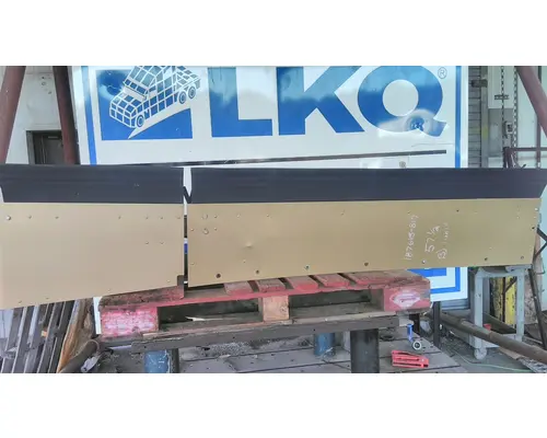 INTERNATIONAL 9900I CAB EXTENSION