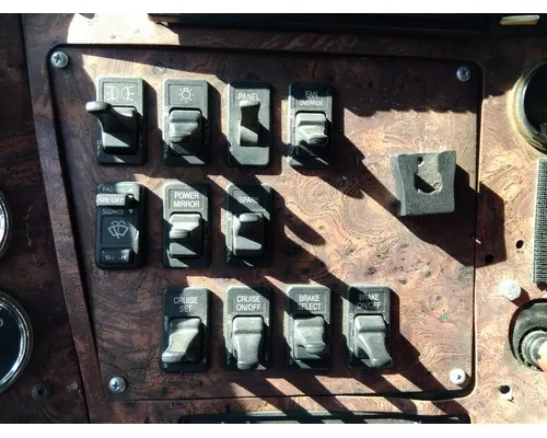 INTERNATIONAL 9900I DASH PANEL