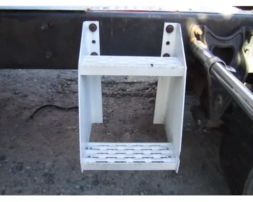 INTERNATIONAL 9900I FRAME STEP