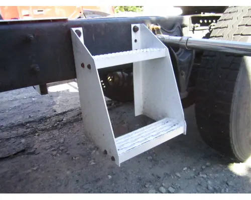 INTERNATIONAL 9900I FRAME STEP