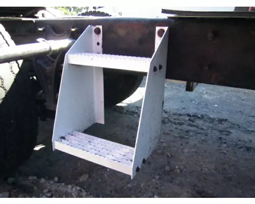 INTERNATIONAL 9900I FRAME STEP