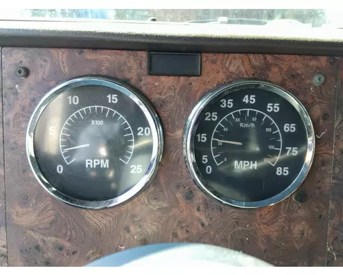 INTERNATIONAL 9900I GAUGE CLUSTER