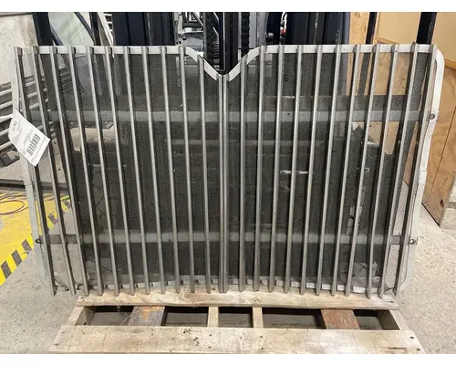 INTERNATIONAL 9900I Grille