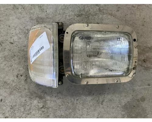 INTERNATIONAL 9900I Headlamp Assembly