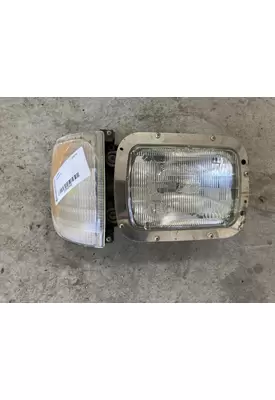 INTERNATIONAL 9900I Headlamp Assembly