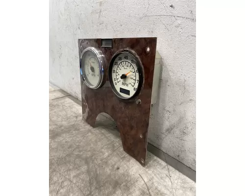 INTERNATIONAL 9900I Instrument Cluster