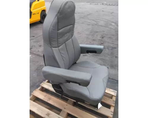 INTERNATIONAL 9900I SEAT, FRONT