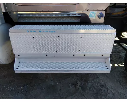 INTERNATIONAL 9900I TOOL BOX