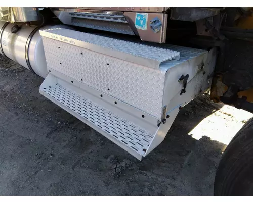 INTERNATIONAL 9900I TOOL BOX