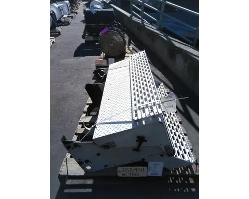 INTERNATIONAL 9900I TOOL BOX