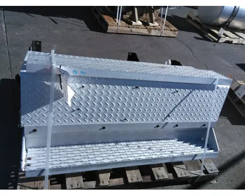 INTERNATIONAL 9900I TOOL BOX