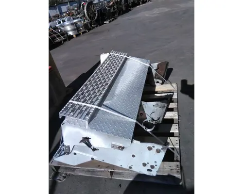 INTERNATIONAL 9900I TOOL BOX