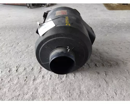 INTERNATIONAL 9900 AIR CLEANER