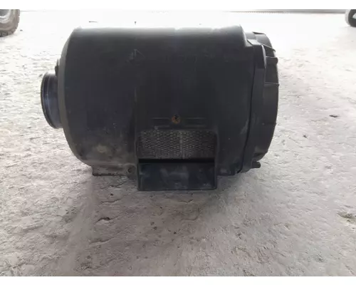 INTERNATIONAL 9900 AIR CLEANER