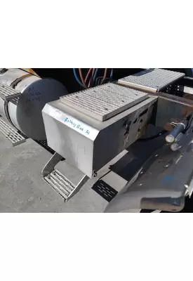 INTERNATIONAL 9900 BATTERY BOX