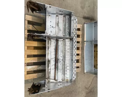 INTERNATIONAL 9900 Battery Box