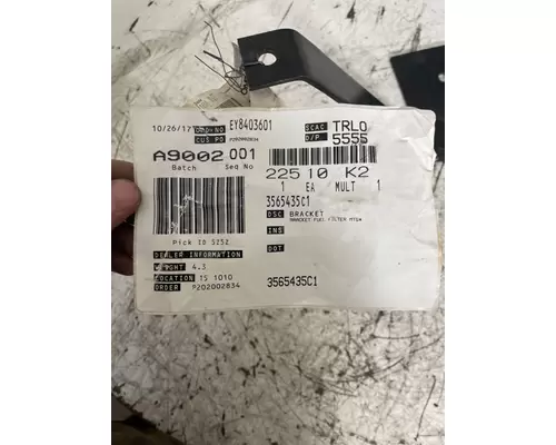 INTERNATIONAL 9900 Brackets, Misc.