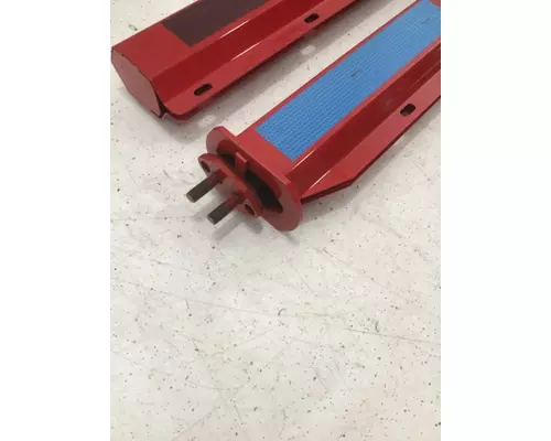 INTERNATIONAL 9900 Brackets, Misc.