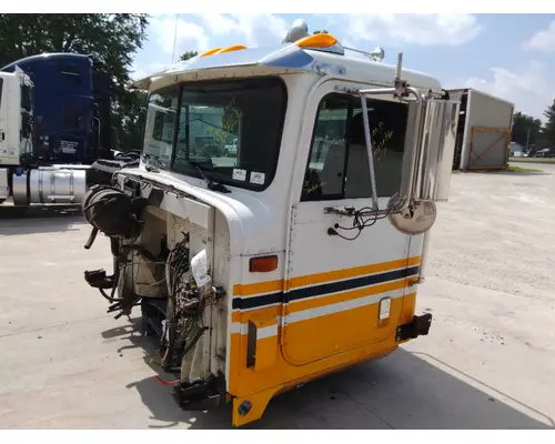INTERNATIONAL 9900 CAB