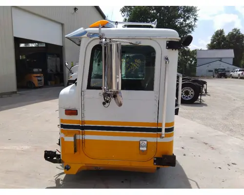 INTERNATIONAL 9900 CAB