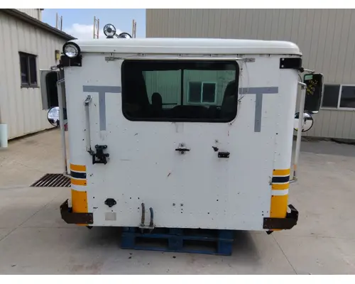 INTERNATIONAL 9900 CAB