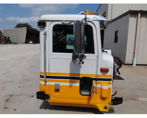 INTERNATIONAL 9900 CAB