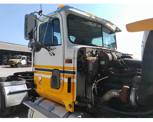 INTERNATIONAL 9900 CAB