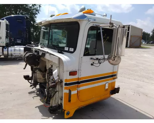 INTERNATIONAL 9900 CAB
