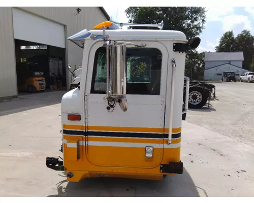 INTERNATIONAL 9900 CAB
