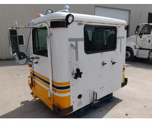 INTERNATIONAL 9900 CAB