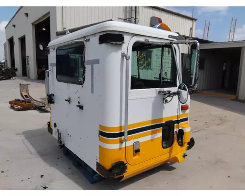INTERNATIONAL 9900 CAB