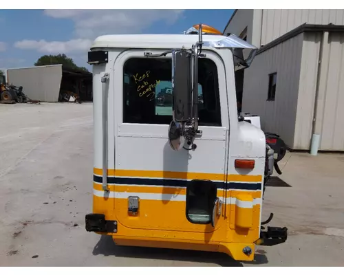 INTERNATIONAL 9900 CAB