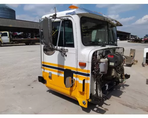INTERNATIONAL 9900 CAB